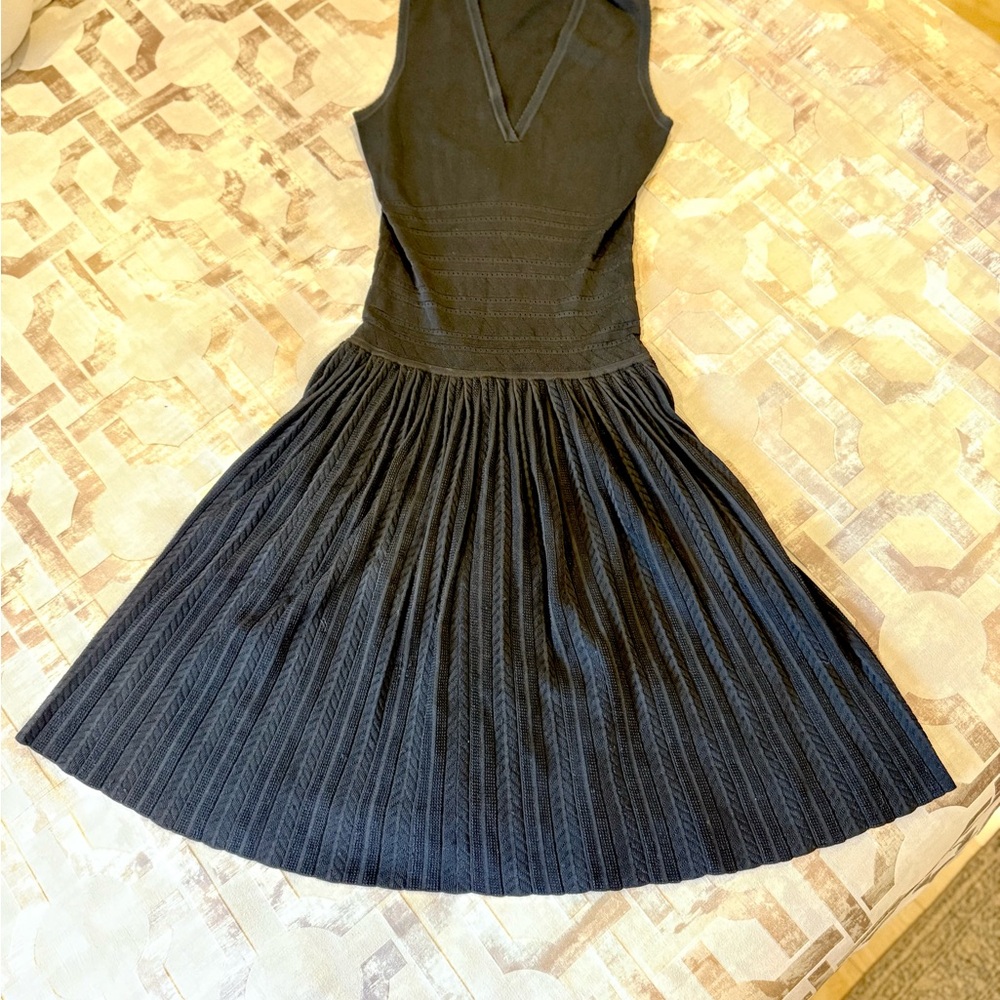 Yigal Azrouel Black Pleated Midi Dress V-Neck Sleeveless